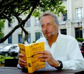 O professor da FSP lançou seu primeiro romance, Em Breve Tudo Será Mistério e Cinza, em 2013