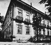 No site podem ser vistas imagens de lugares como o Casarão da rua Brigadeiro Tobias, no centro de São Paulo, primeiro prédio em que se instalou a Escola Livre de Pharmácia, em 1898